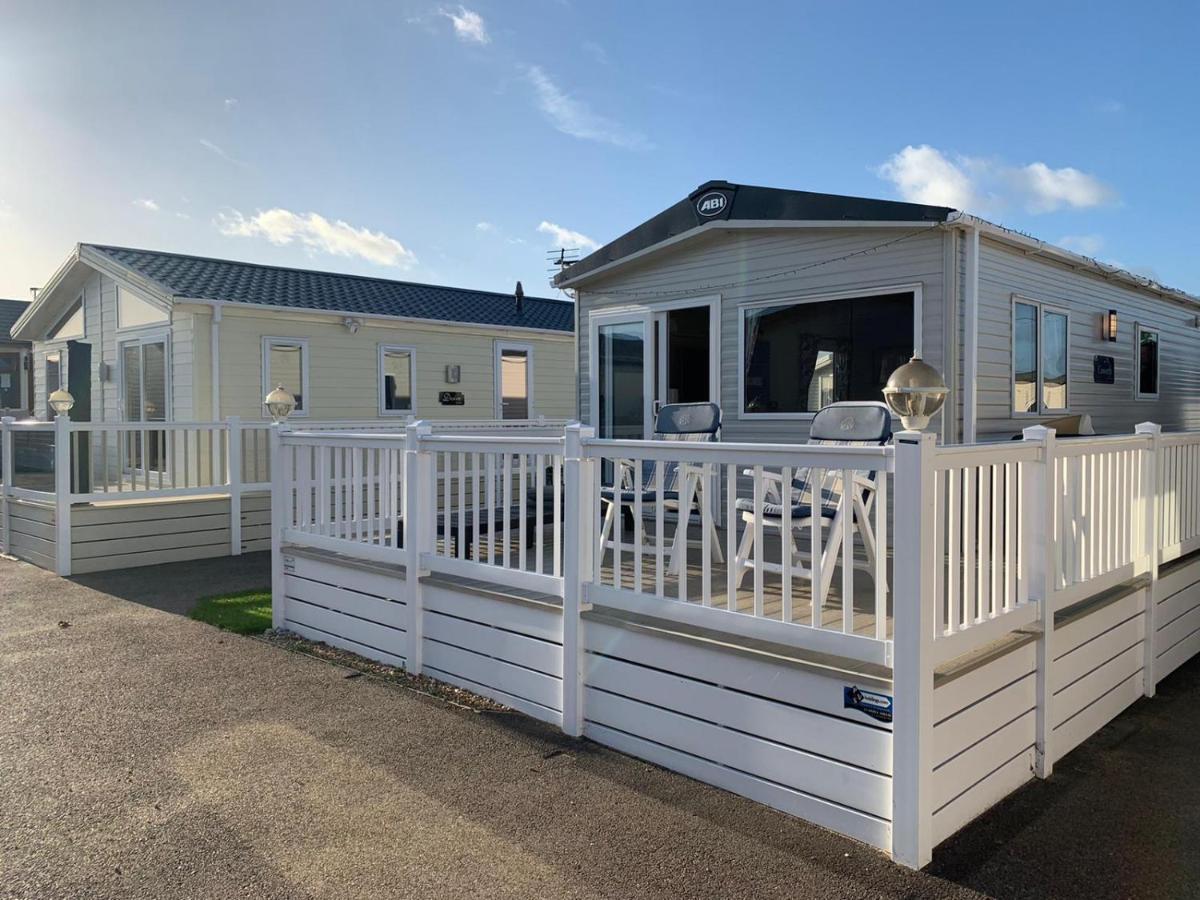 Mv7 Suffolk Sands Holiday Park เฟลิกซ์สโตว์ ภายนอก รูปภาพ