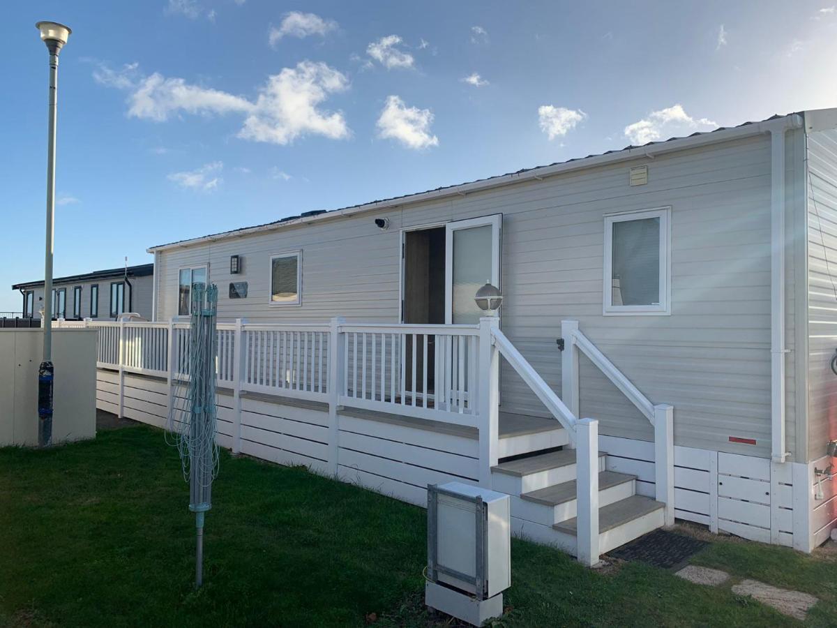 Mv7 Suffolk Sands Holiday Park เฟลิกซ์สโตว์ ภายนอก รูปภาพ